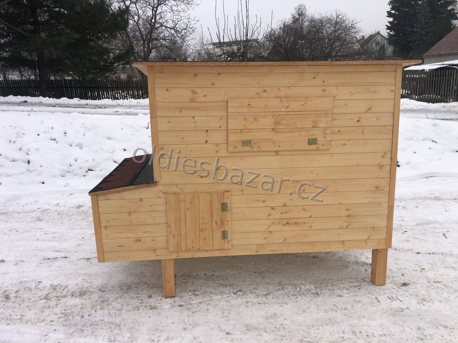 Zateplený dřevěný kurník 160 × 120 cm pro 15–20 slepic s dopravou zdarma po celé ČR