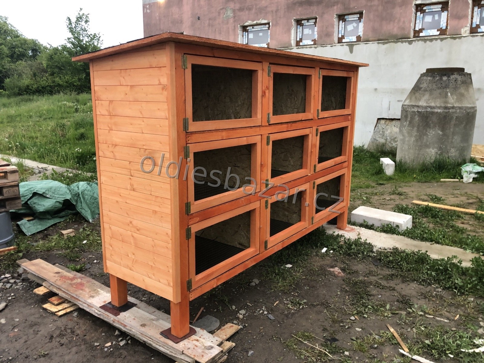 Nová venkovní dřevěná králíkárna se 9 kotci 80 × 80 cm, doprava zdarma