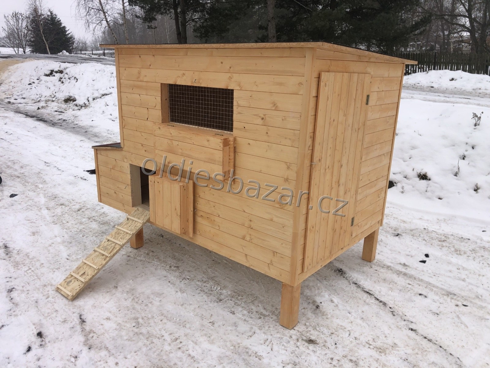 Zateplený dřevěný kurník 160 × 120 cm pro 15–20 slepic s dopravou zdarma po celé ČR